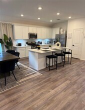 Building Photo - 3618 Oakvale Dr