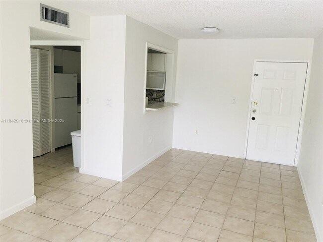 Foto del edificio - 8185 NW 7th St