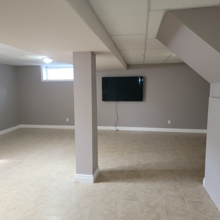 Photo du bâtiment - 1811 Kingsdale Av