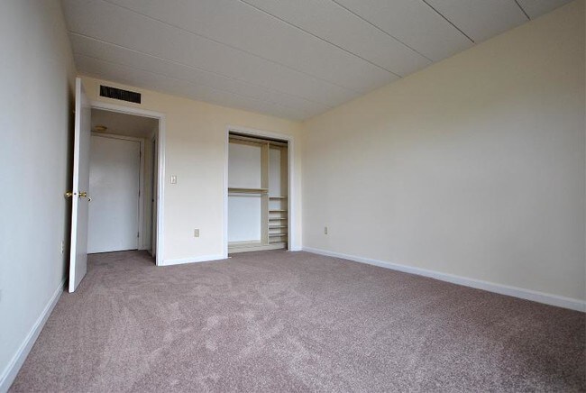 Building Photo - 85 Brainerd Rd