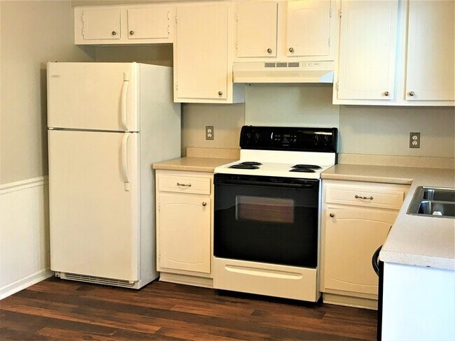 Building Photo - 4614 Lawndale Dr