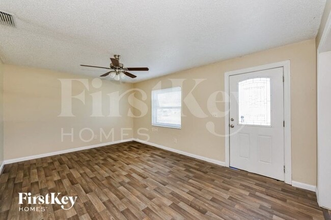 Foto del edificio - 4301 Tarpon Dr SE