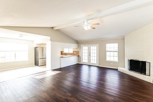 Foto del edificio - 2703 Wood River Rd