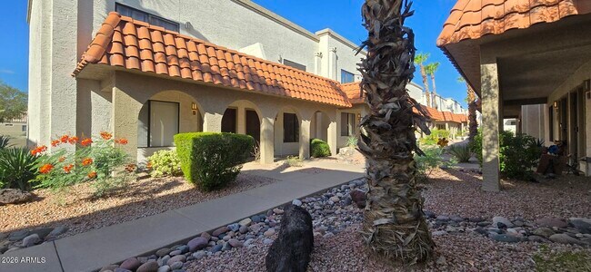 Foto del edificio - 16510 E Palisades Blvd