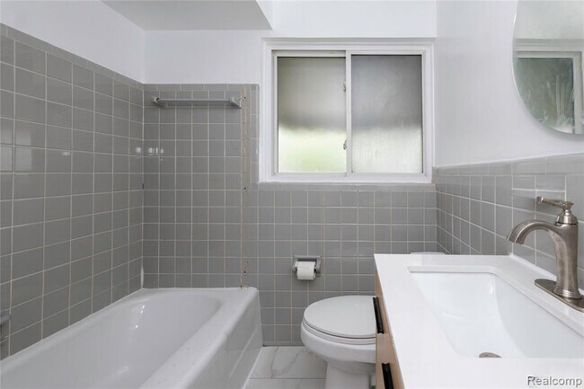 Building Photo - 26211 Linwood St