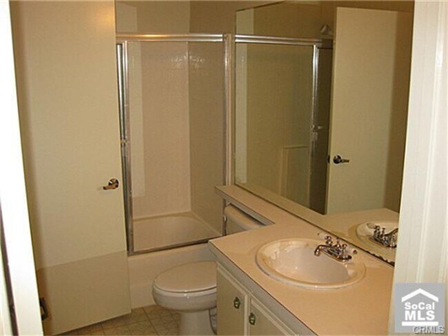 Foto del edificio - Lower 2 Bedroom condo, gated community
