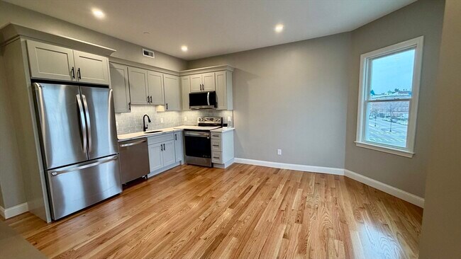 Foto del edificio - 663 Columbia Rd