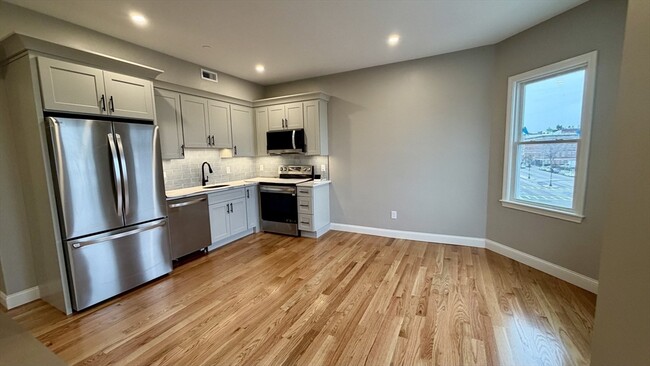 Foto del edificio - 663 Columbia Rd