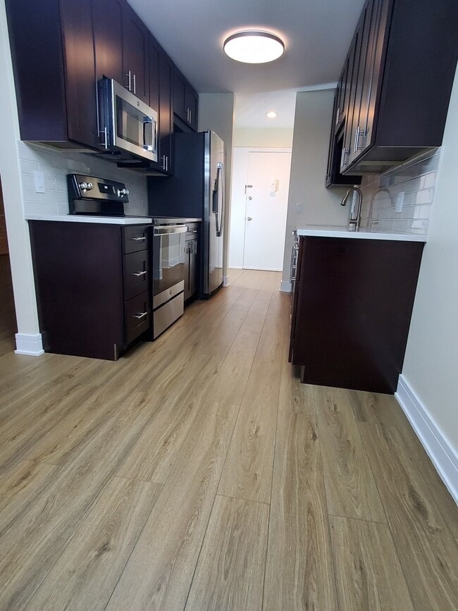 Foto del edificio - 5600 Hillcrest Ln