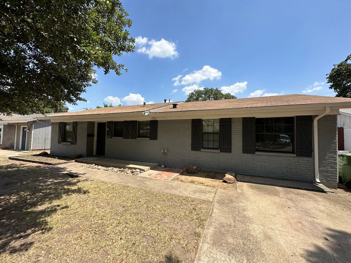 Foto principal - 220 S Shore Pl