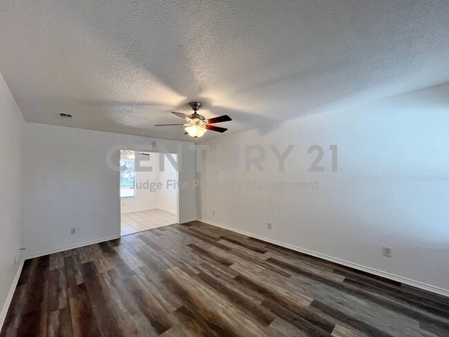 Foto del edificio - Wonderful 2/1 Duplex in Weatherford For Rent!