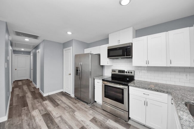Building Photo - 618 Maple Way