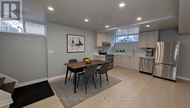 Building Photo - 104 Lynedock Crescent