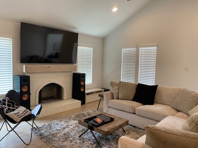 Foto del edificio - Newer Home in Cooper District