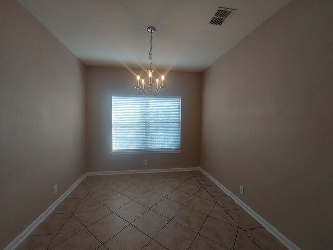 Building Photo - Rare 5 bedroom near lake in gated communit...