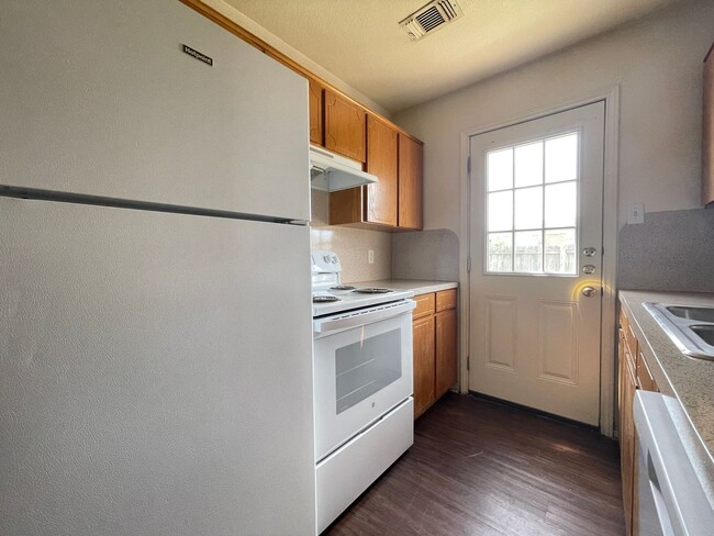 Building Photo - 1706 Tanner Cir