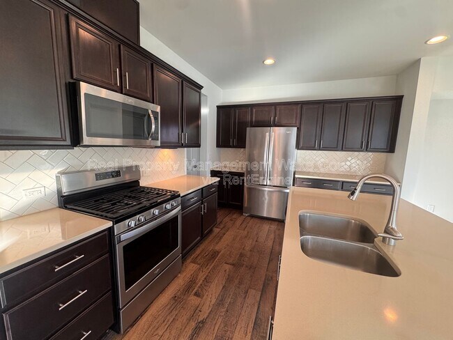 Foto del edificio - 837 Salem Pointe Pl