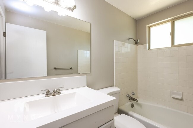 Building Photo - 108 Millerberg Dr