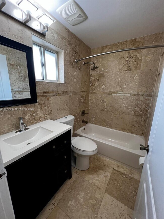 Foto del edificio - 351 NW 82nd Ave