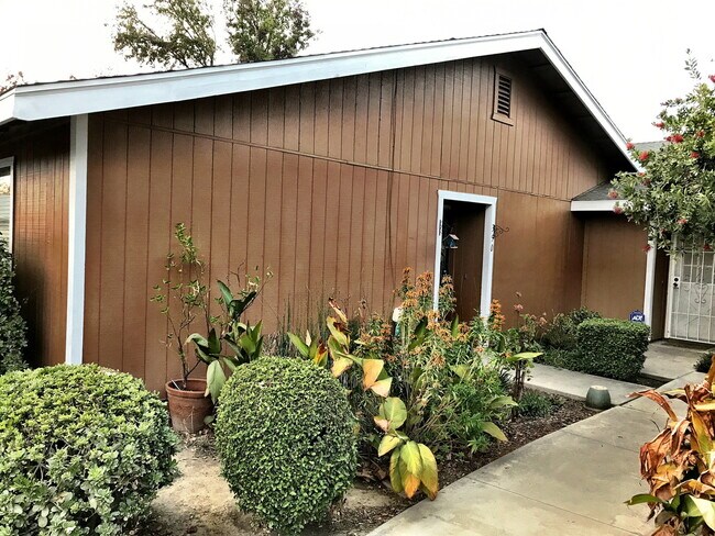 Building Photo - 350 N Crenshaw St