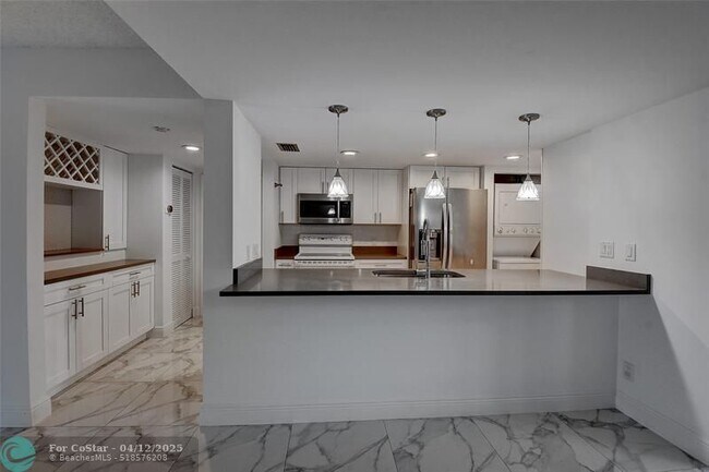 Foto del edificio - 7571 Greenlake Way
