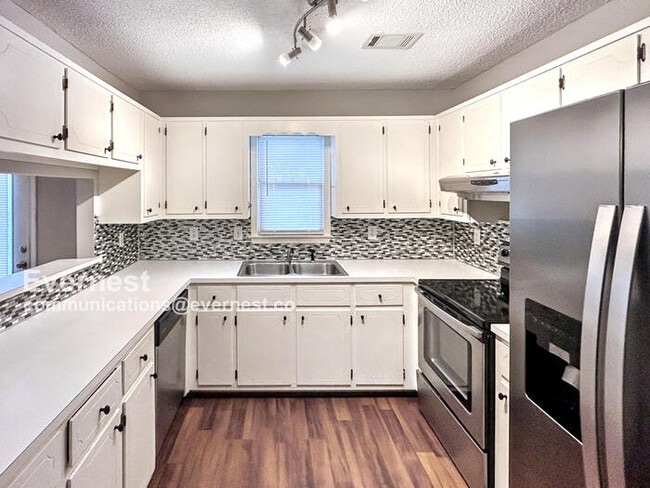 Building Photo - 2183 Cheshire Dr