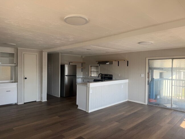 Building Photo - 3 bedroom 2 bath