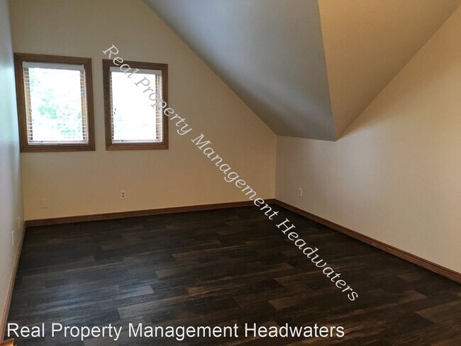 Foto del edificio - 2 br, 1 bath Apartment - 2102 National Avenue