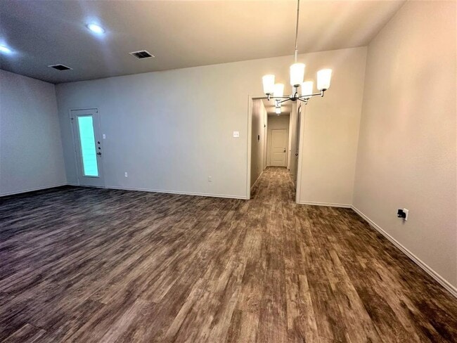 Building Photo - Stunning townhome close to Texas Tech