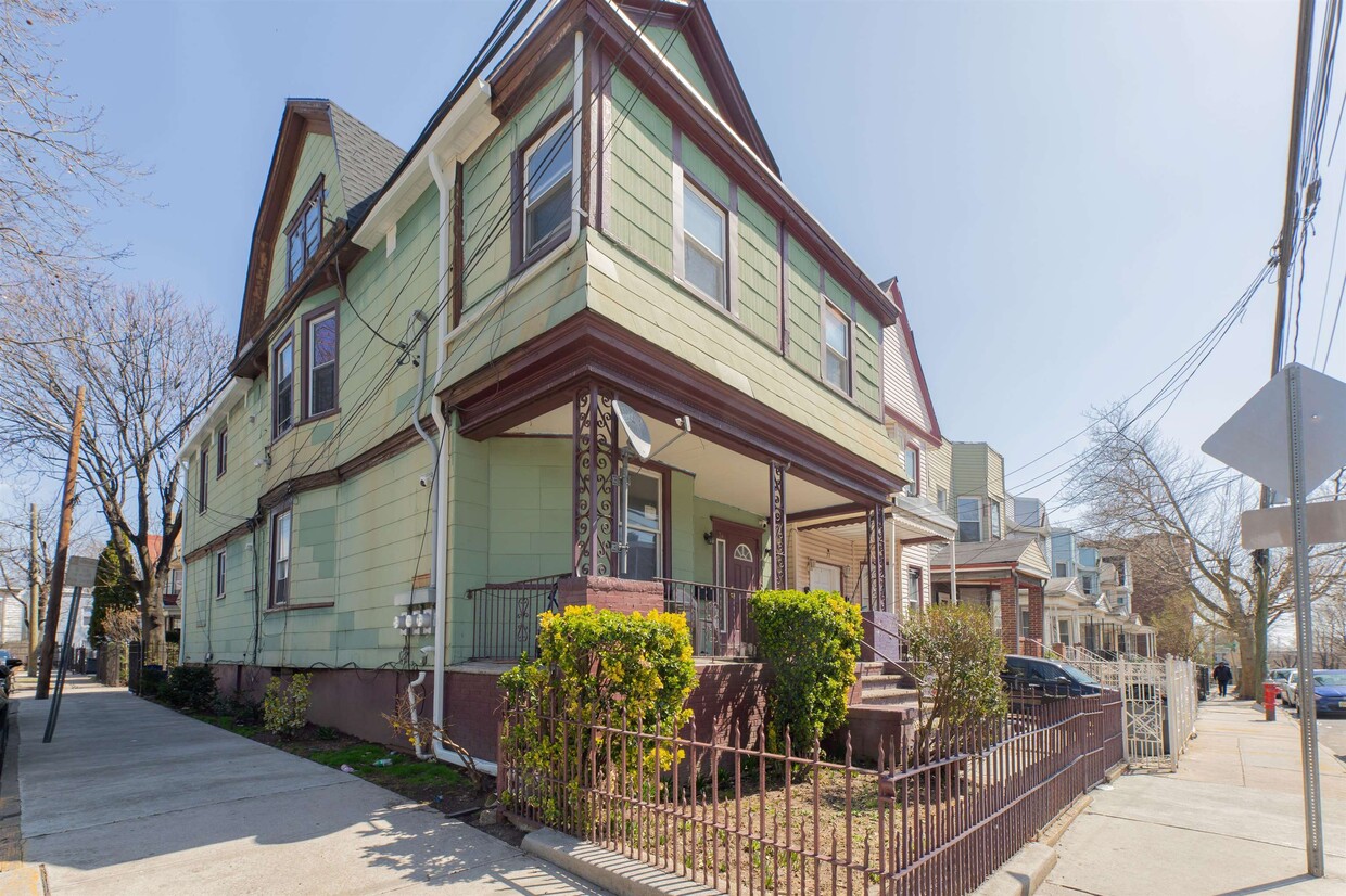 Primary Photo - 34 Fulton Ave