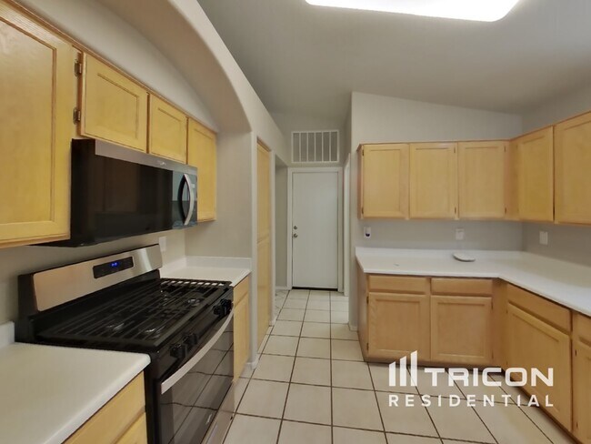 Foto del edificio - 12320 W Edgemont Ave