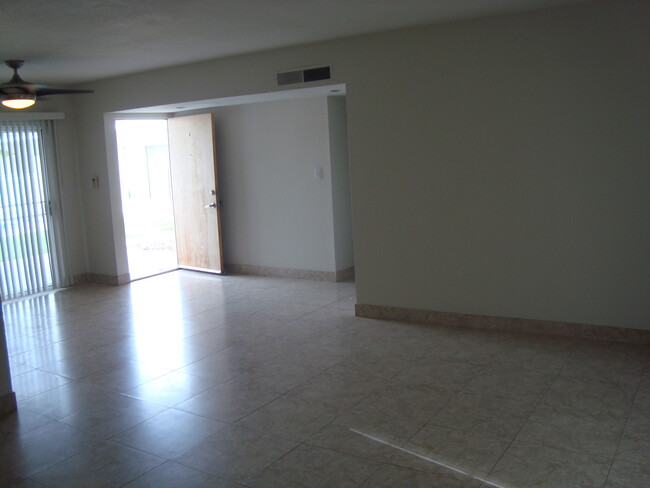 Open Concept - 73820 Larrea St