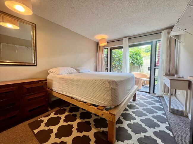 Foto del edificio - Furnished 2 Bedroom 2 Bathroom Condo with ...