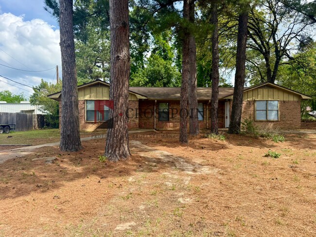 Foto del edificio - Almost Ready! 2 Bedroom, 1 Bathroom Duplex!