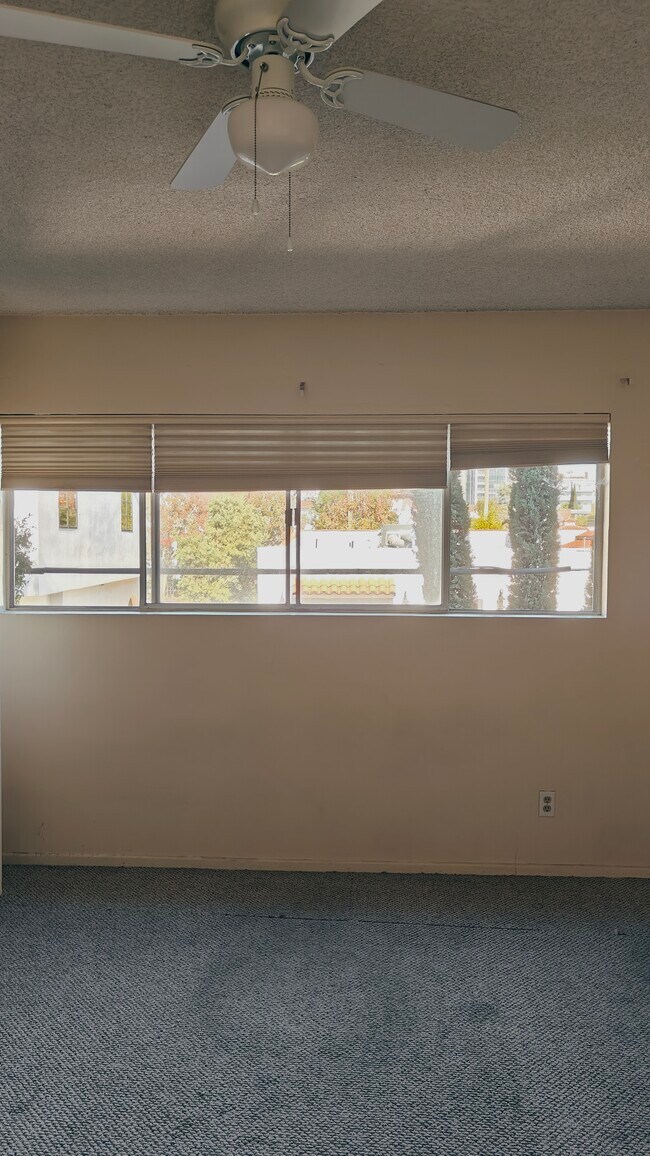 Foto del edificio - 10725 Ohio Ave