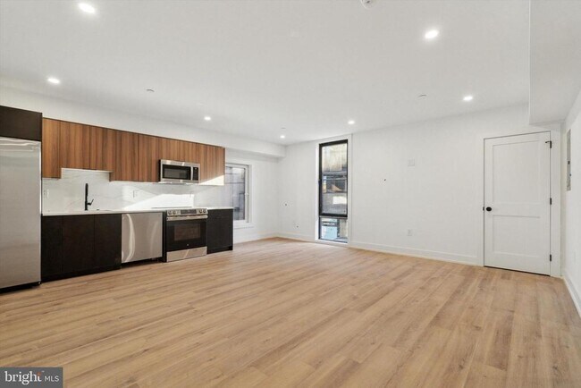 Building Photo - 808 N 3rd St