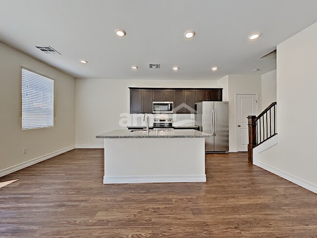 Building Photo - 5825 Petronius St