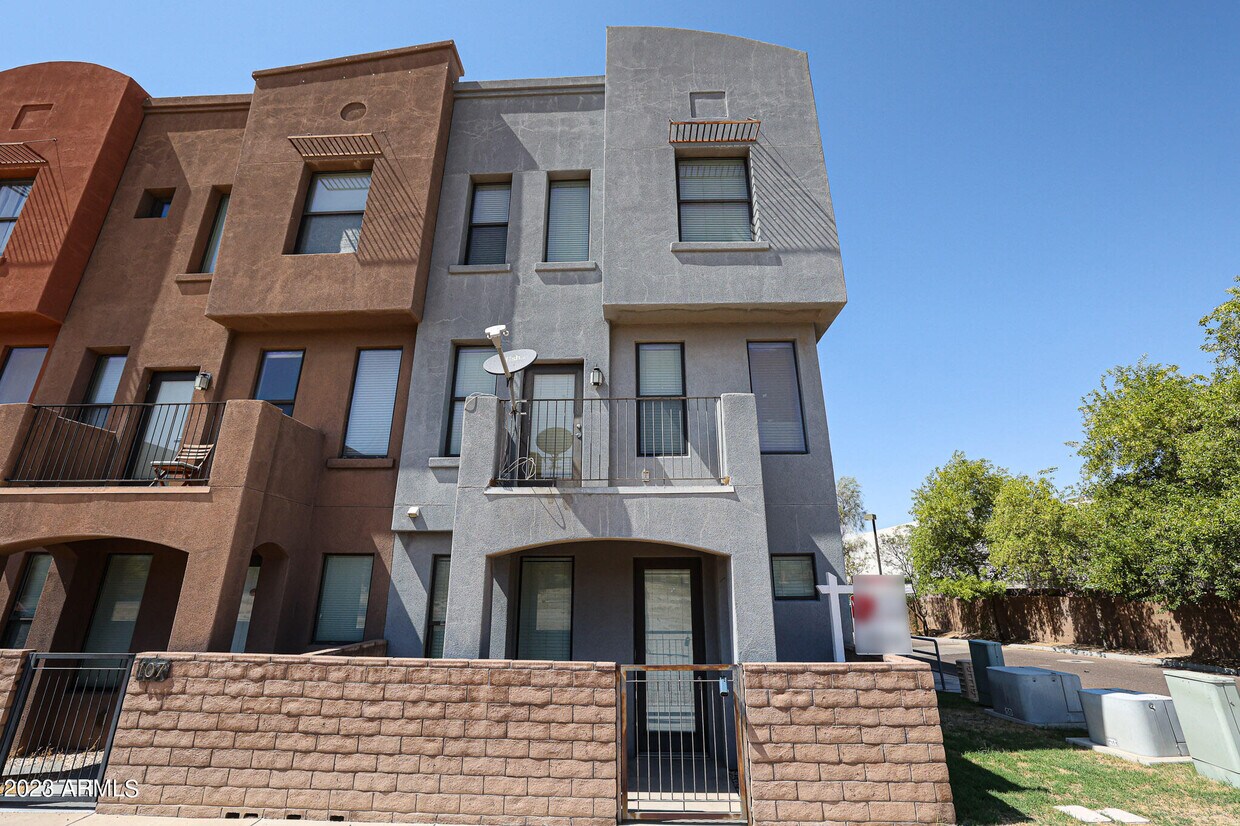 103 W Beth Dr, Phoenix, AZ 85041 Townhome Rentals in Phoenix AZ