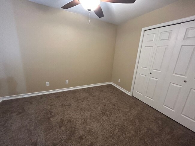 Building Photo - 4 Bedroom 2 Bath Greenfield Park Home