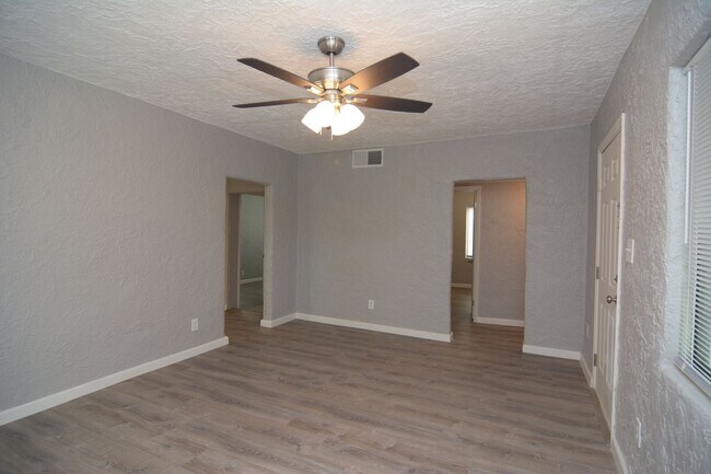 Foto del edificio - Remodeled 3 Bedroom 1 Bath Home! Central T...