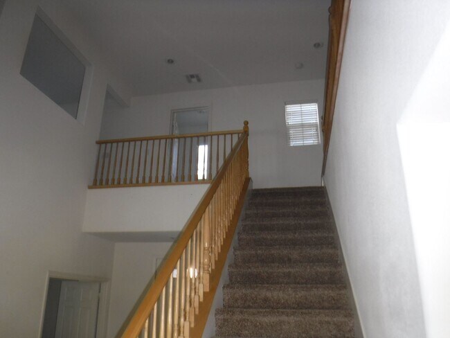 Foto del edificio - 2 STORY 5 BEDROOM HOME WITH BONUS ROOM UPSTAIRS, GRANITE KITCHEN COUNTERTOPS
