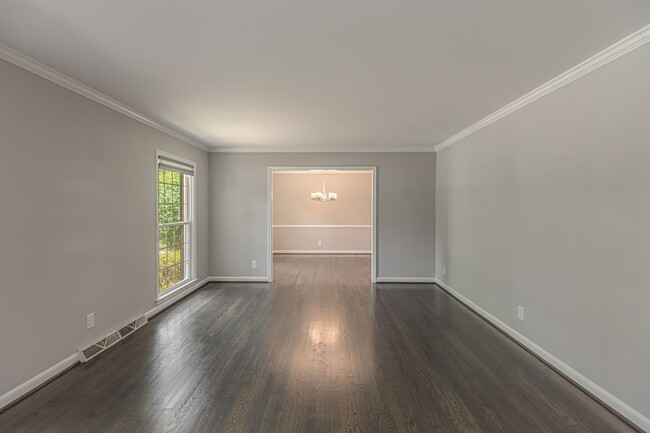 Building Photo - NW, Updated, Wood Floors, SS Appl., Den, D...