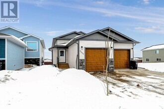 Building Photo - 9533 113 Ave