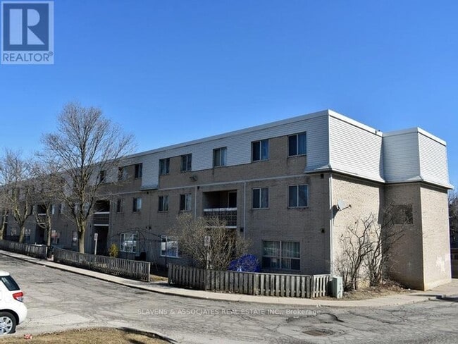 Building Photo - 7555-7555 Goreway Dr