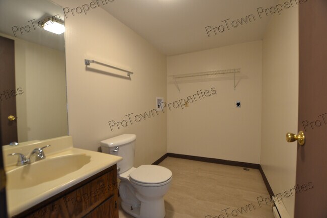 Foto del edificio - 636 Meadowood Ln