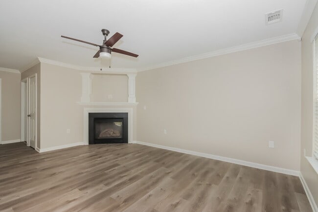Building Photo - 142 Hampshire Dr