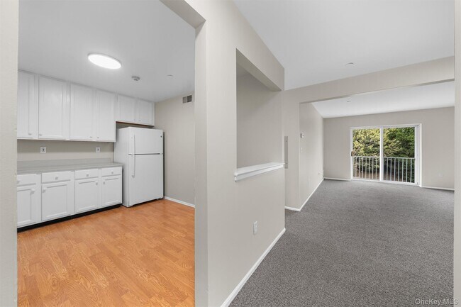 Building Photo - 10-12-12 Chestnut St