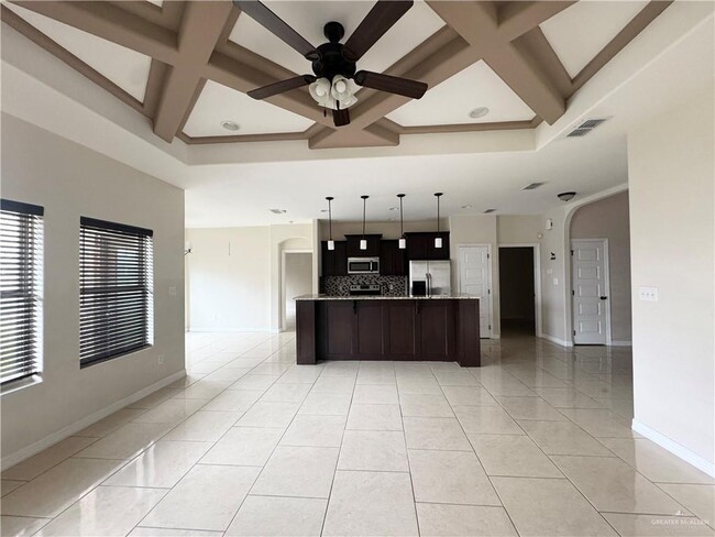 Building Photo - 13 Candy Ln