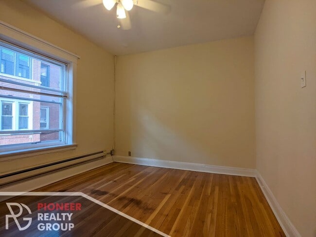 Building Photo - 4421 N Wolcott Ave