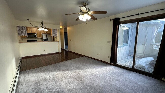 Building Photo - Spacious 2 Bedroom Condo in Eastridge! Carport Parking, Mountain View Balcony!